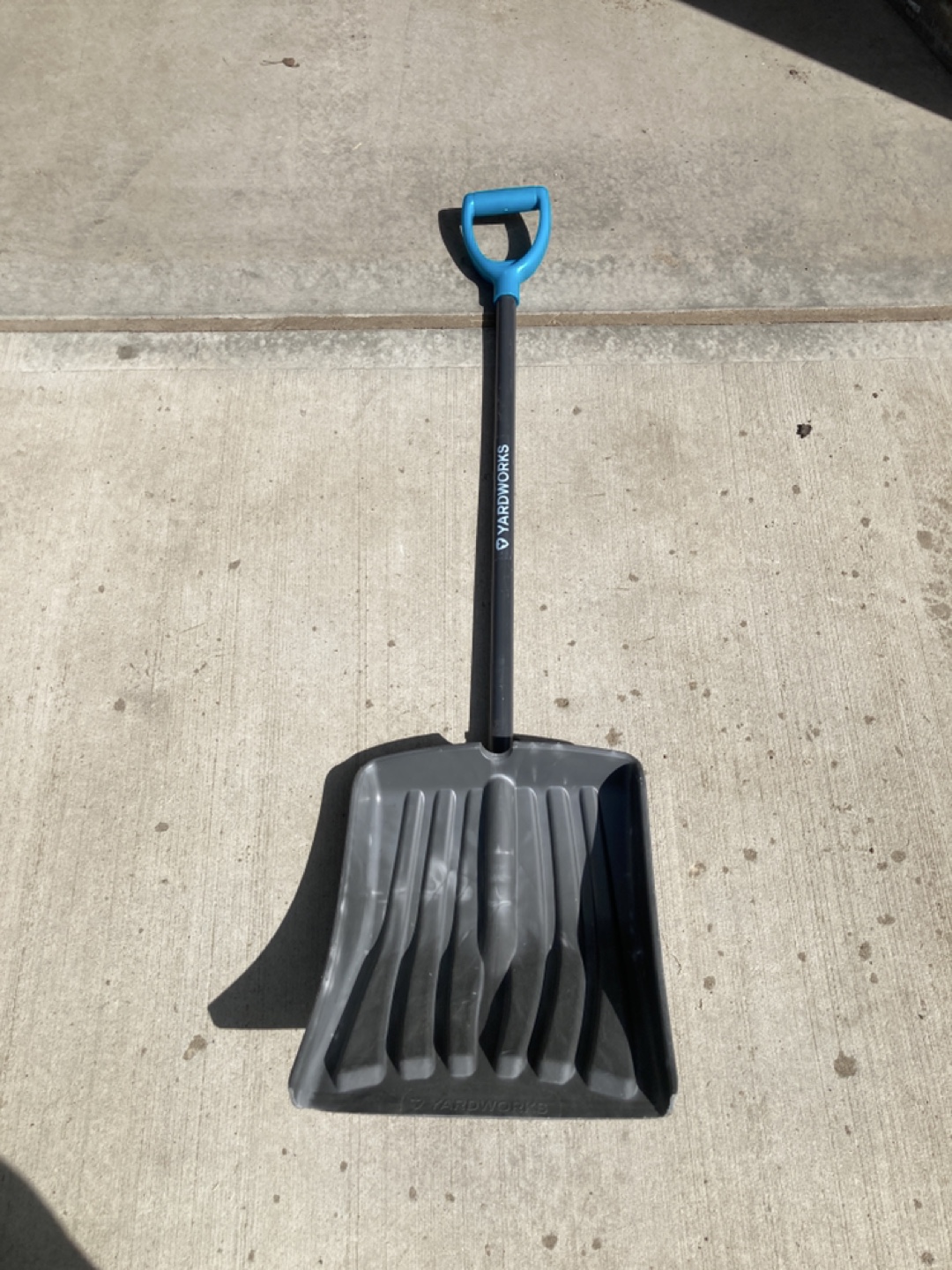 Yardworks Snow Shovel
