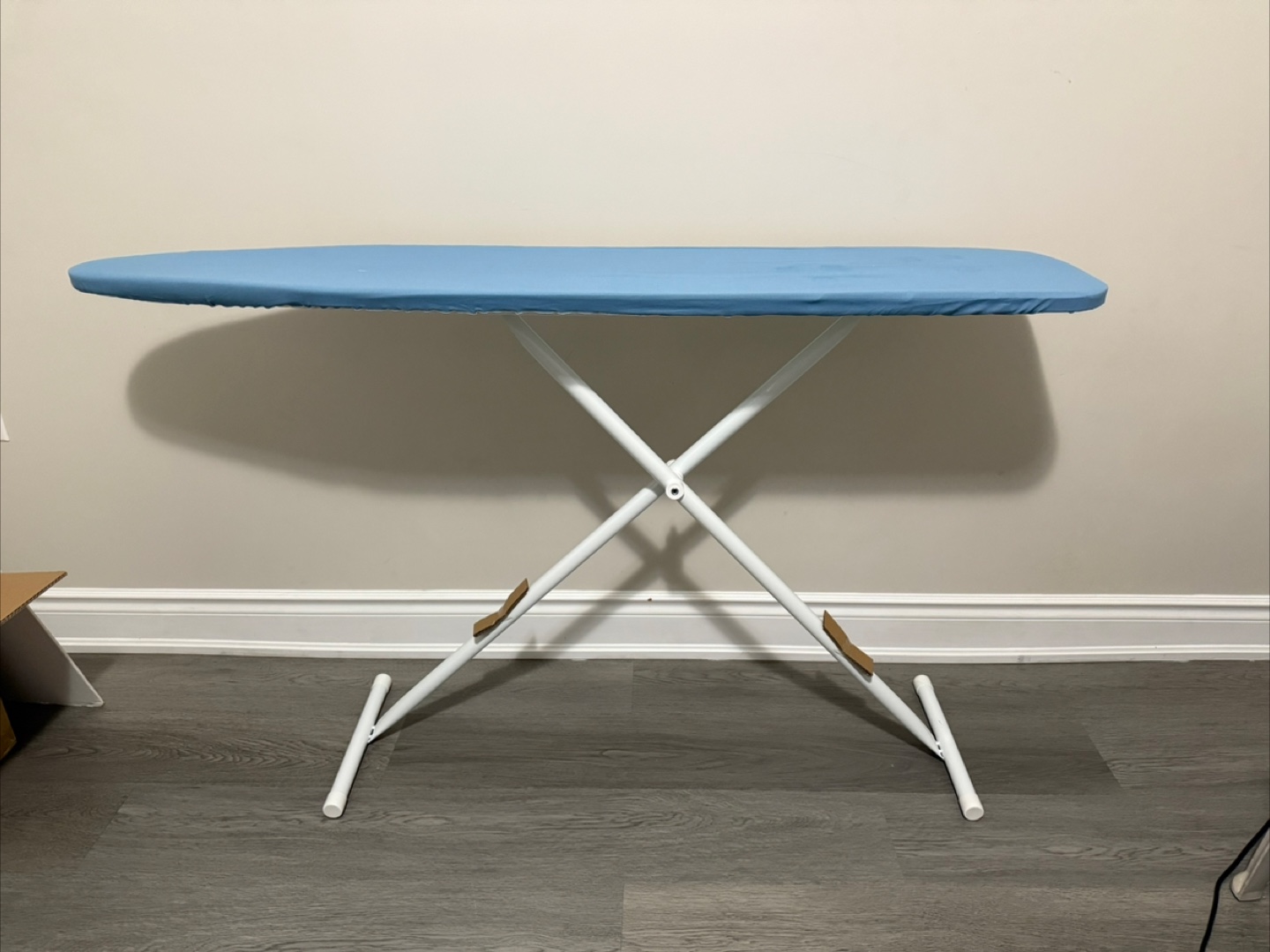 Ironing board with light blue cover - photo 2