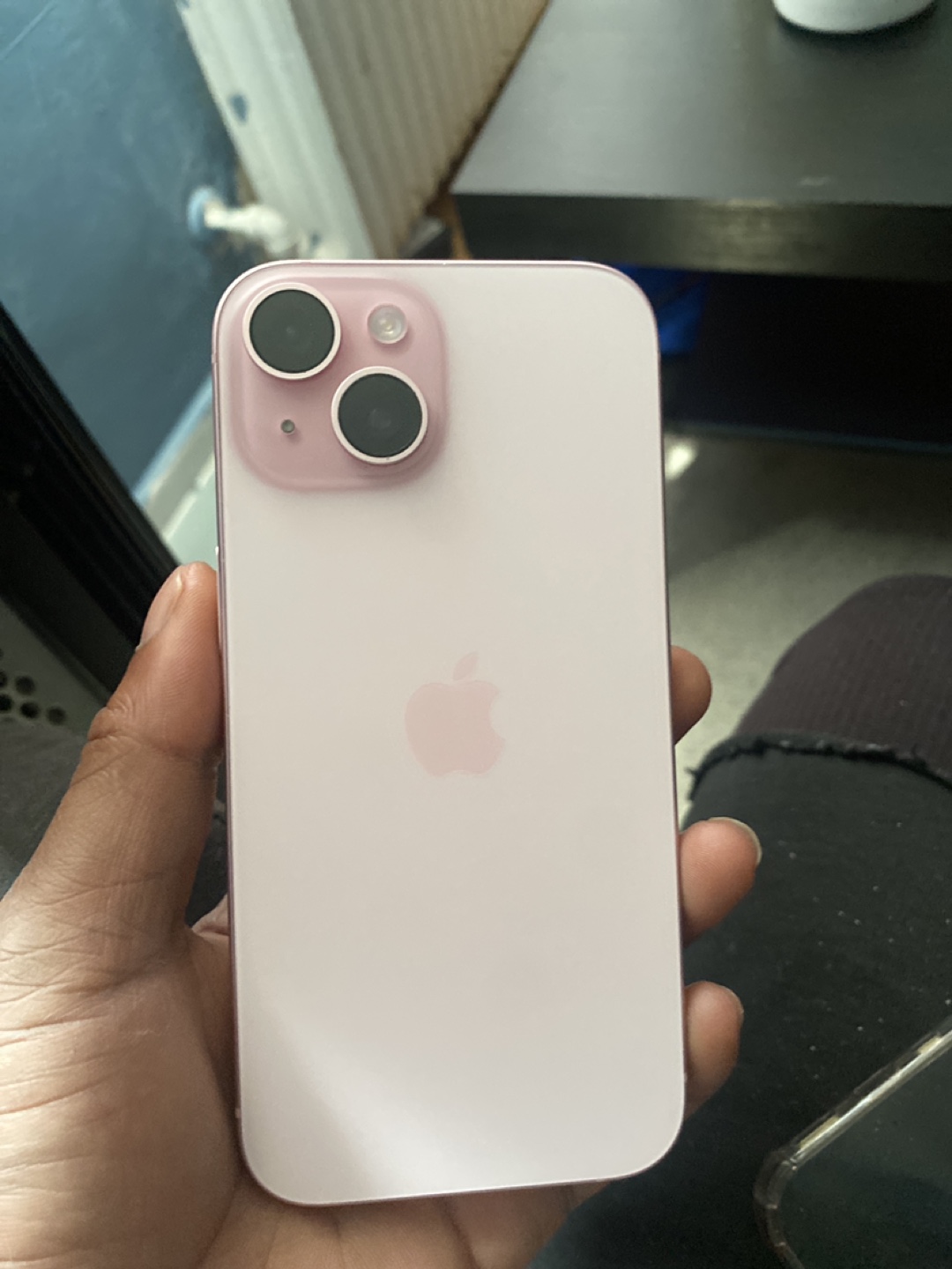 iPhone 15 Pink iCloud locked for parts - photo 2