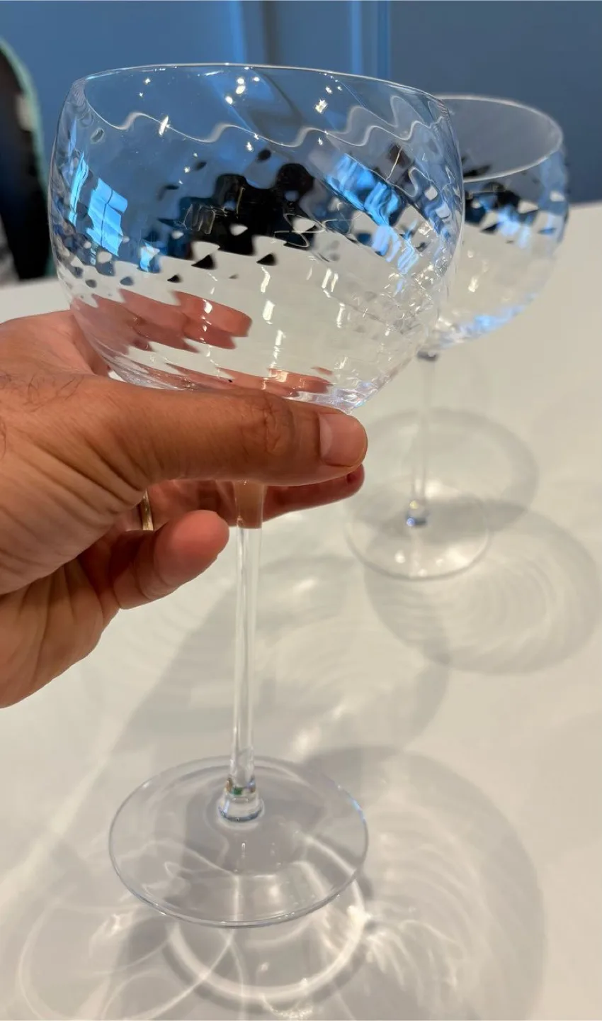 Set of 6 Elegant Wine Glasses image indicator(2)