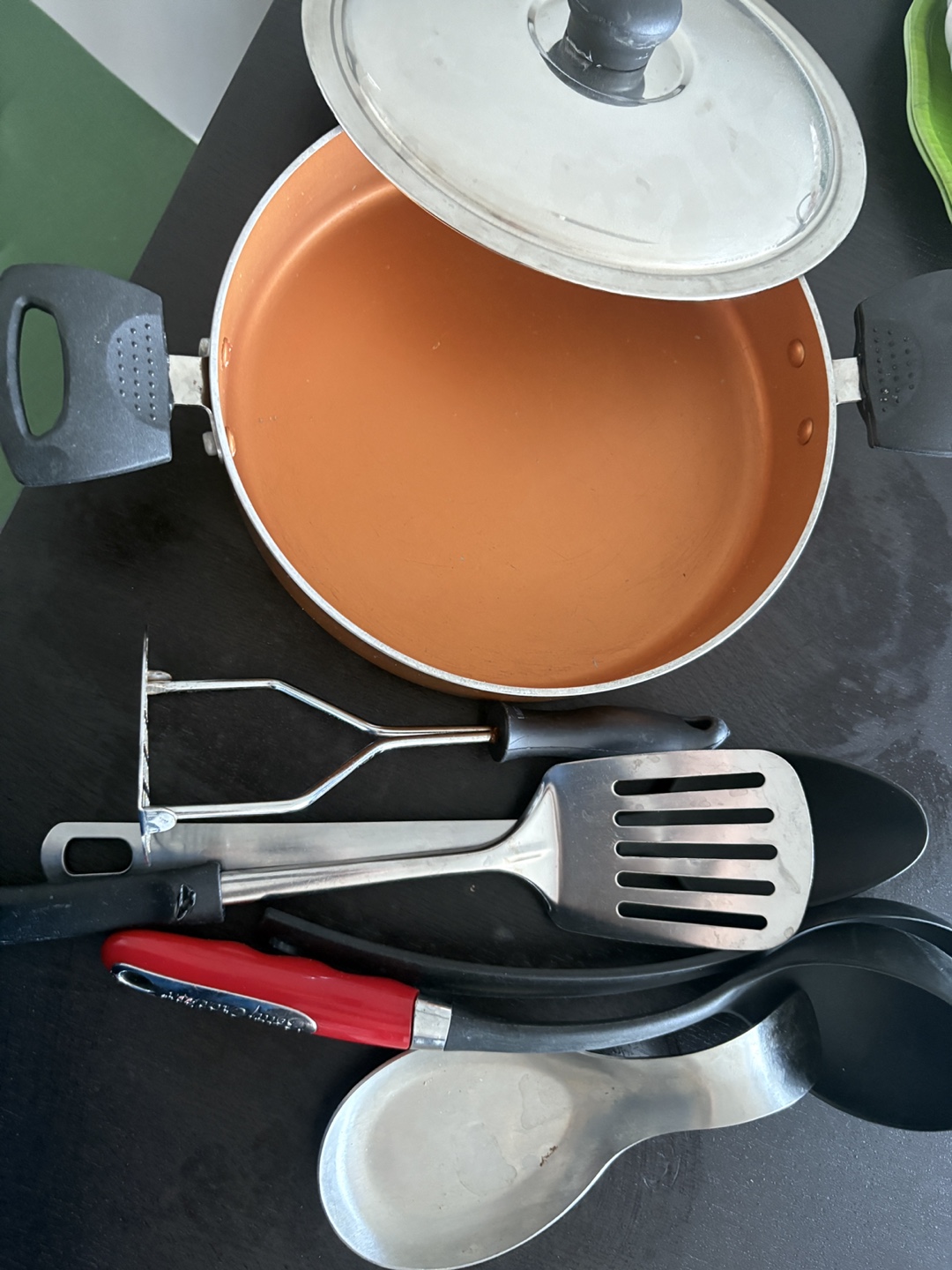 Copper-coloured Frying Pan Set with Utensils