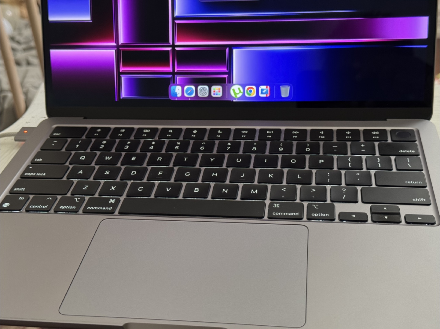 MacBook Air M2 8GB RAM - 28 charging cycles only - photo 4