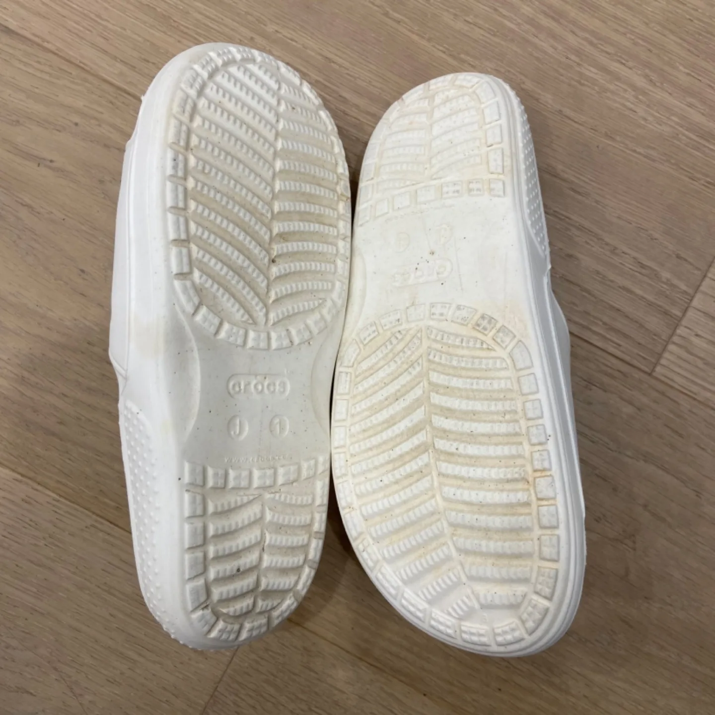 Size J1 kids crocs slides image indicator(4)