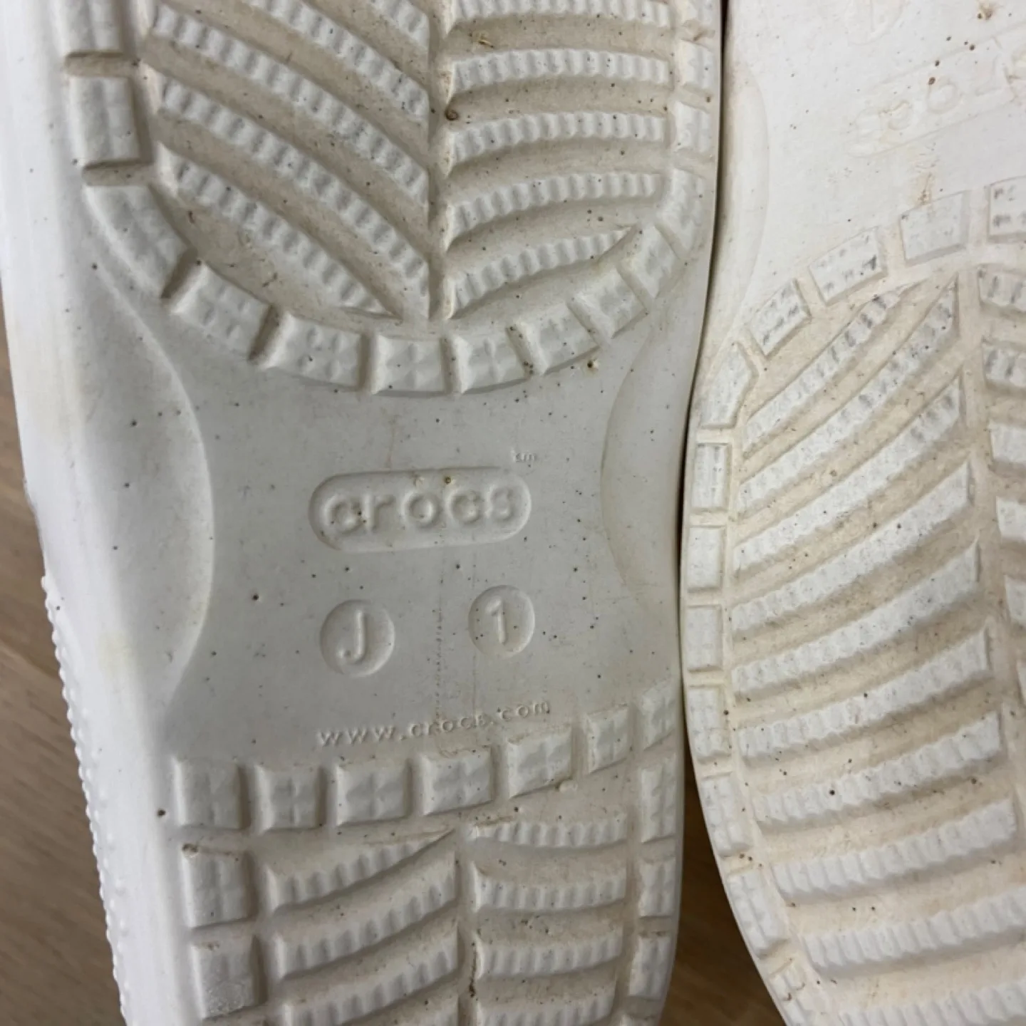 Size J1 kids crocs slides image indicator(5)