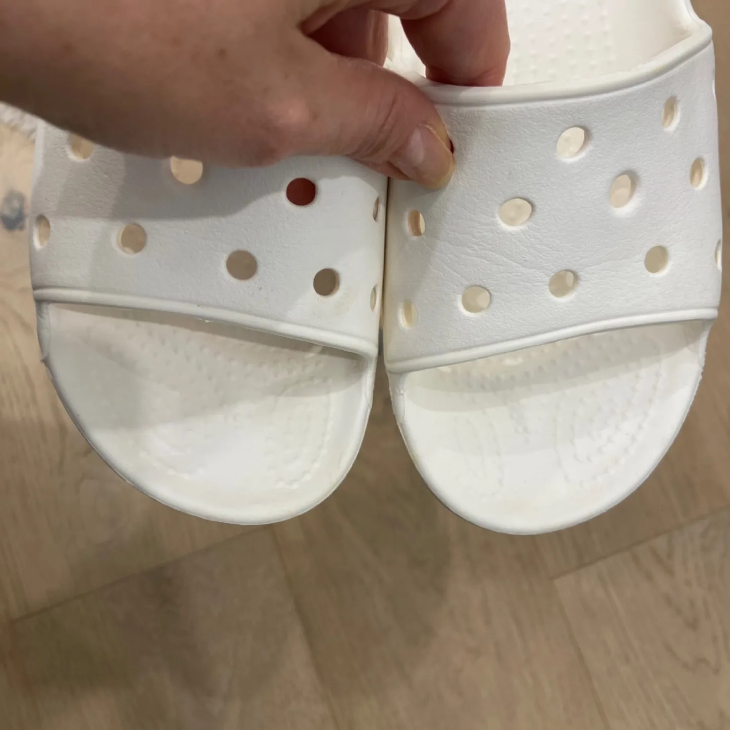 Size J1 kids crocs slides image indicator(3)