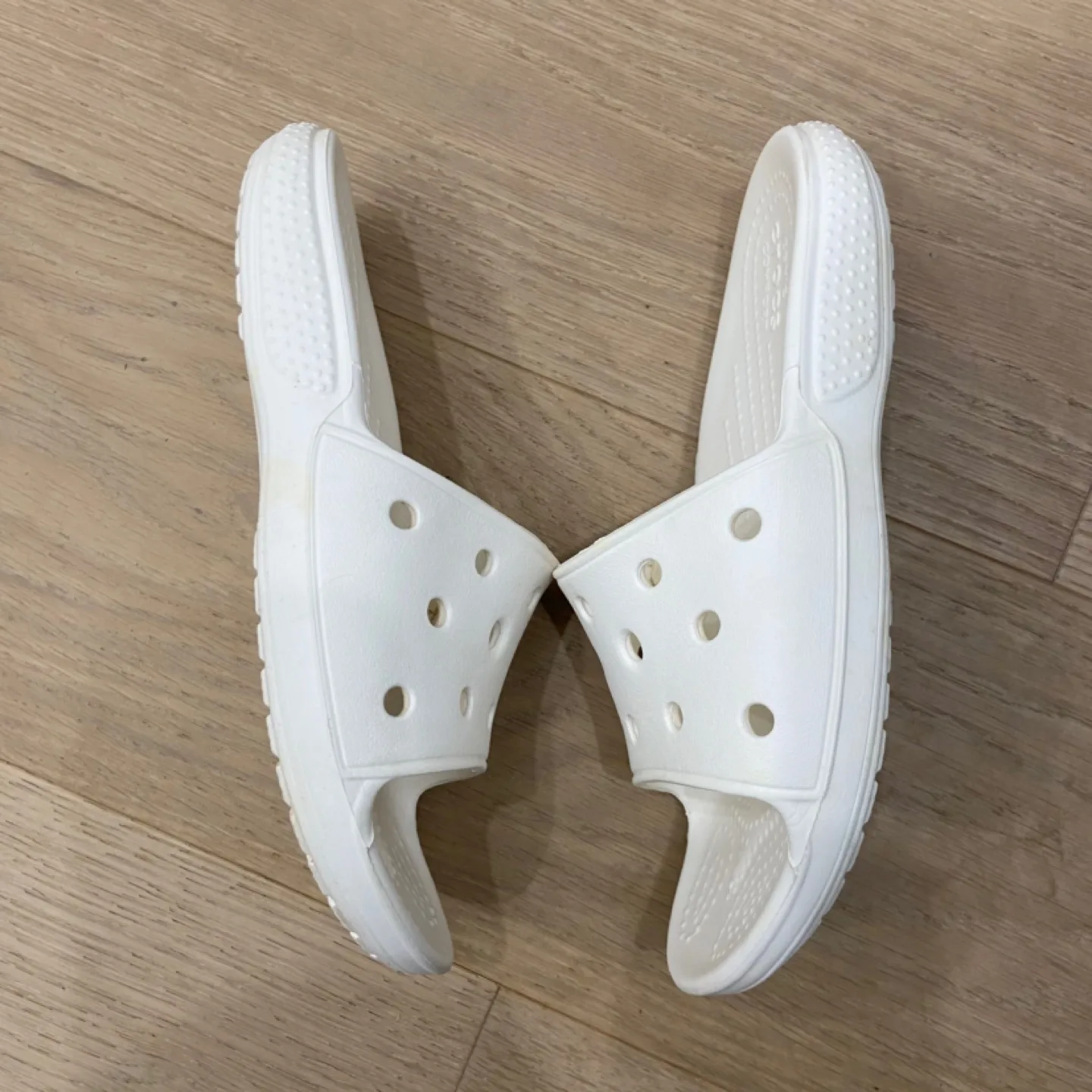 Size J1 kids crocs slides image indicator(2)