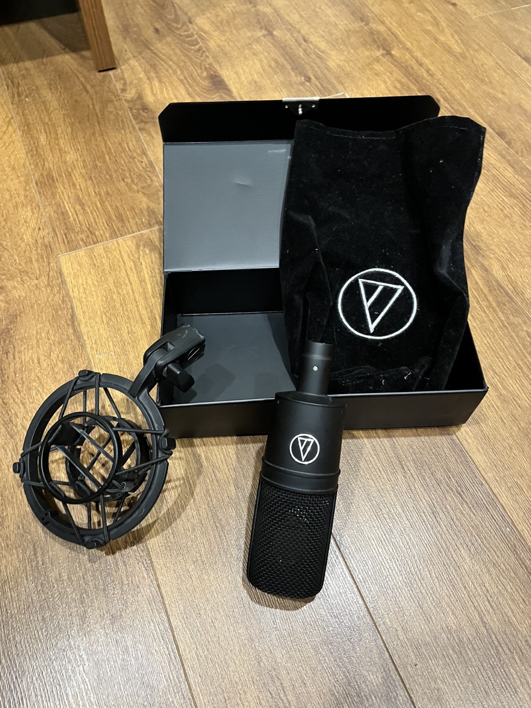 Audio-Technica AT4040 Condenser Microphone with Accessories - photo 2