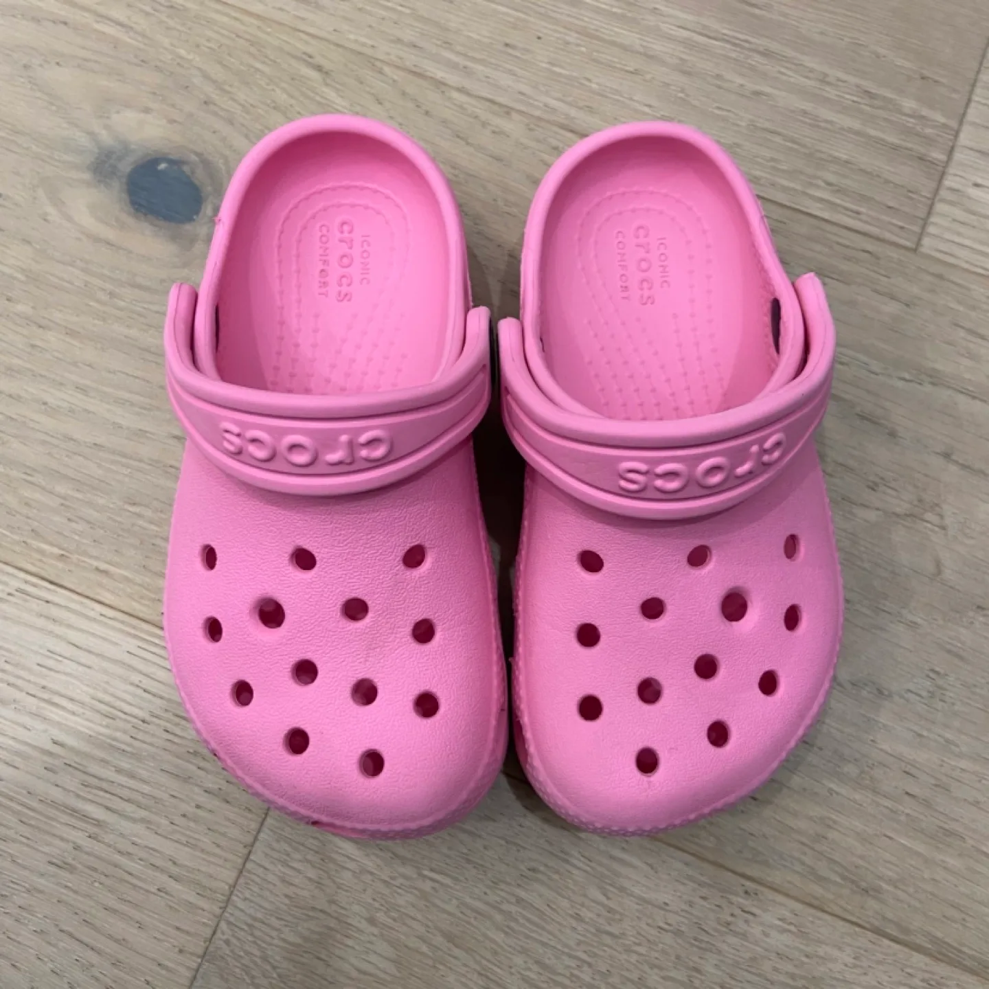 Size C8 kids crocs thumbnail