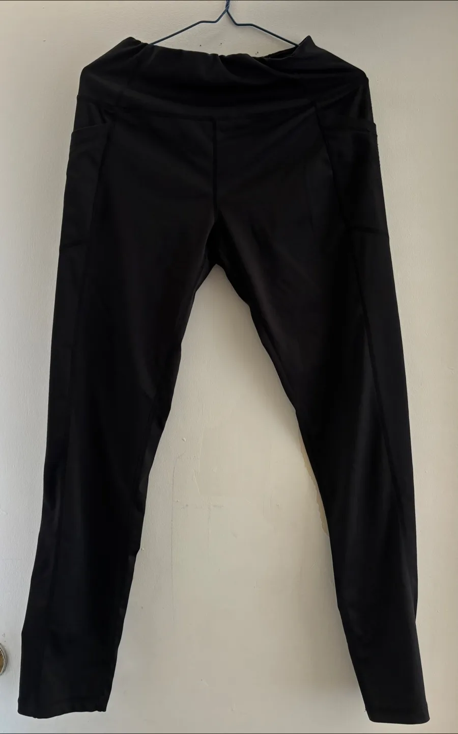 Black Victoria's Secret athletic leggings size M image indicator(3)