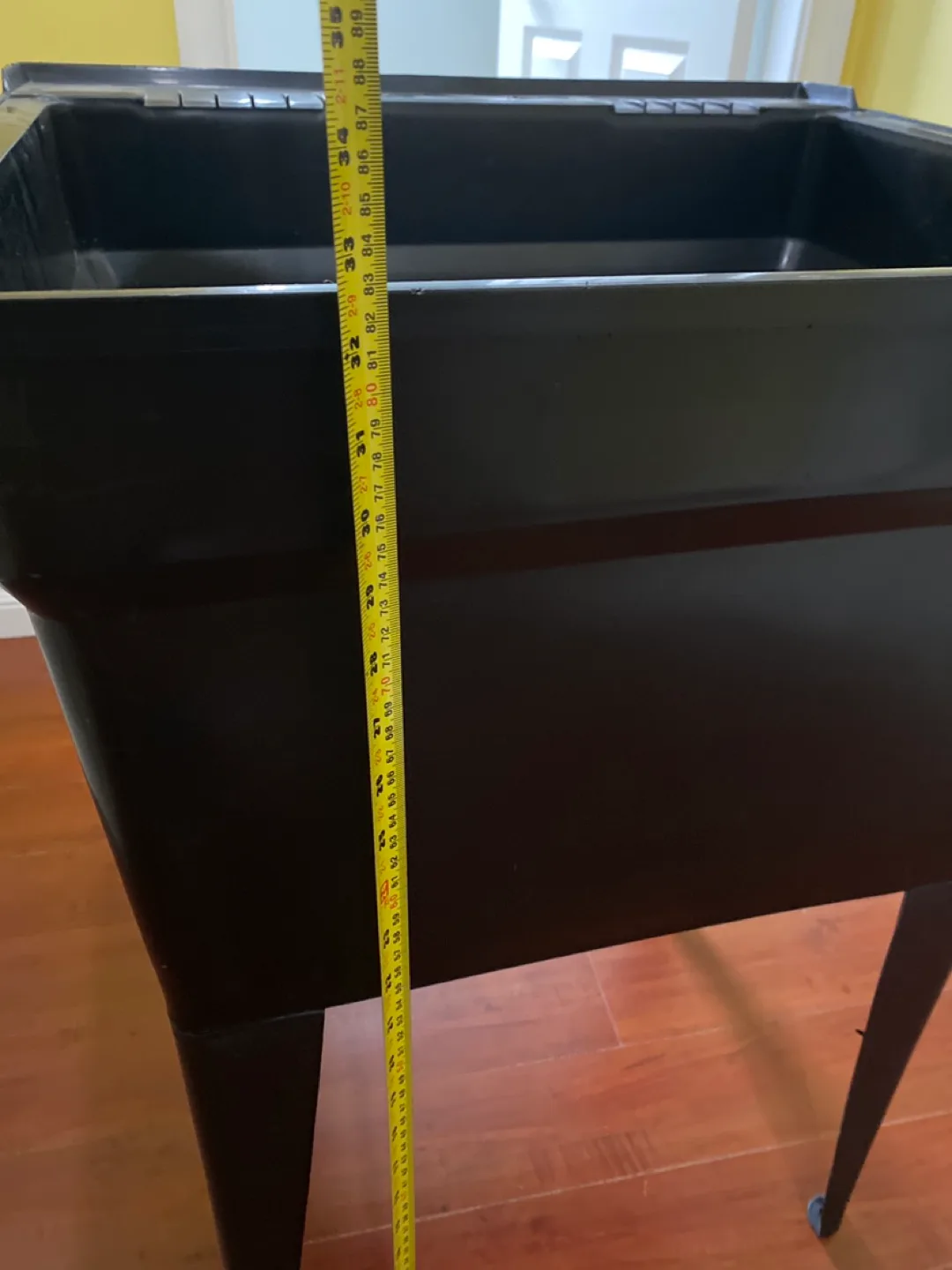 Black Plastic Utility Sink with Stand image indicator(3)
