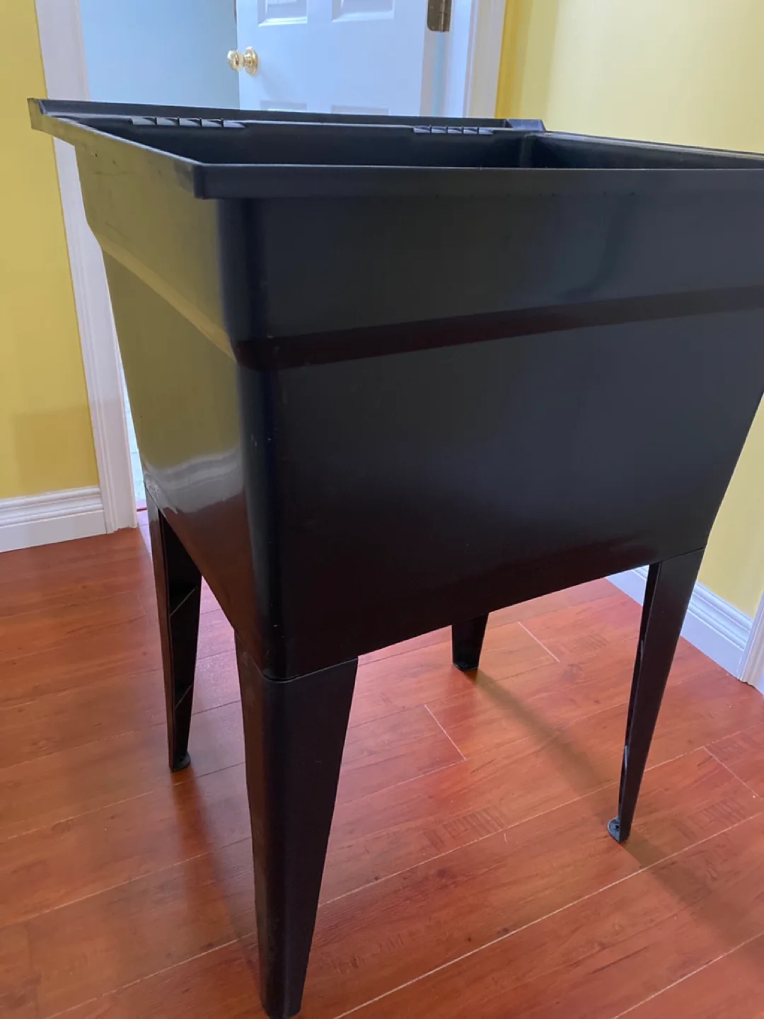 Black Plastic Utility Sink with Stand image indicator(2)