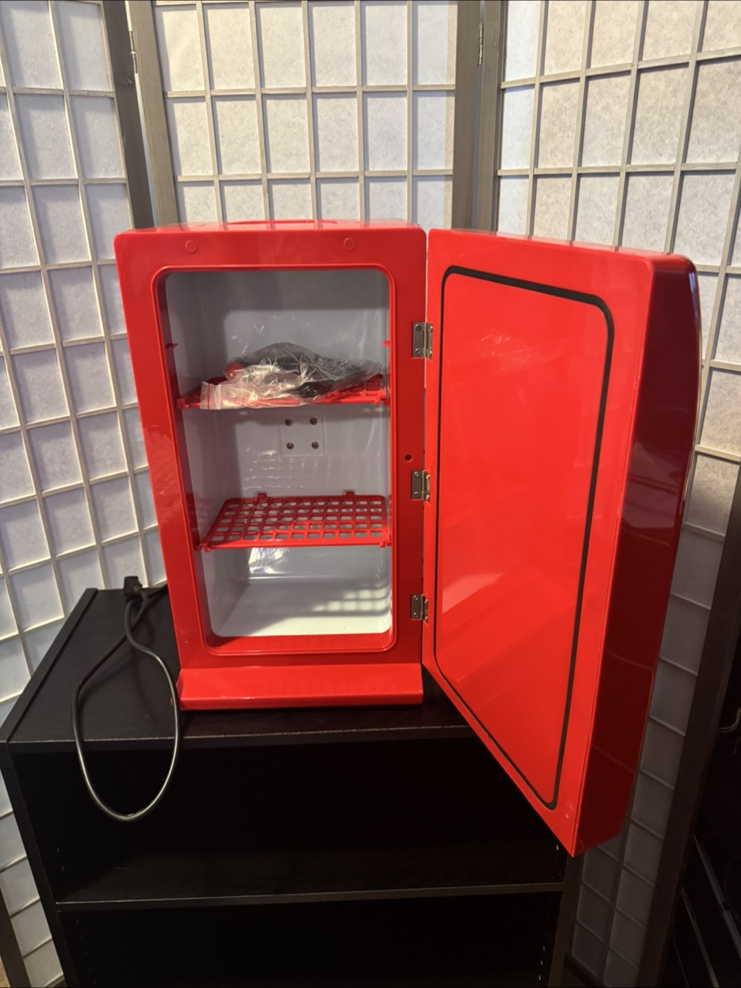 18-Can Coca-Cola Retro Style Mini Fridge - photo 2
