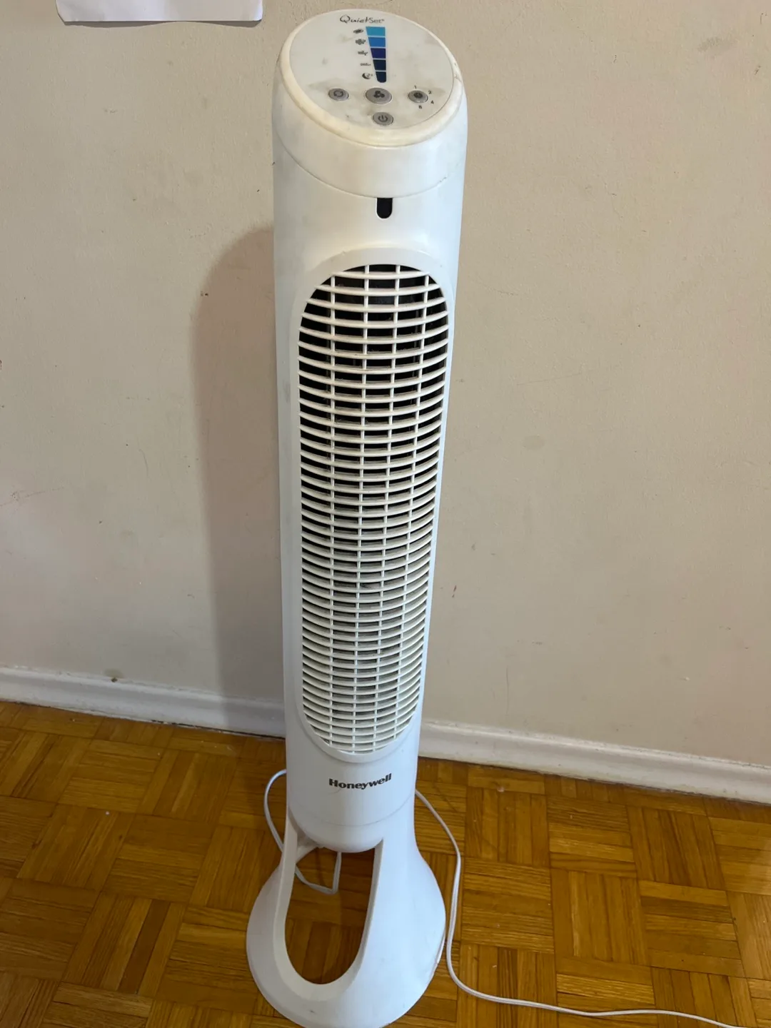 Honeywell QuietSet Tower Fan thumbnail