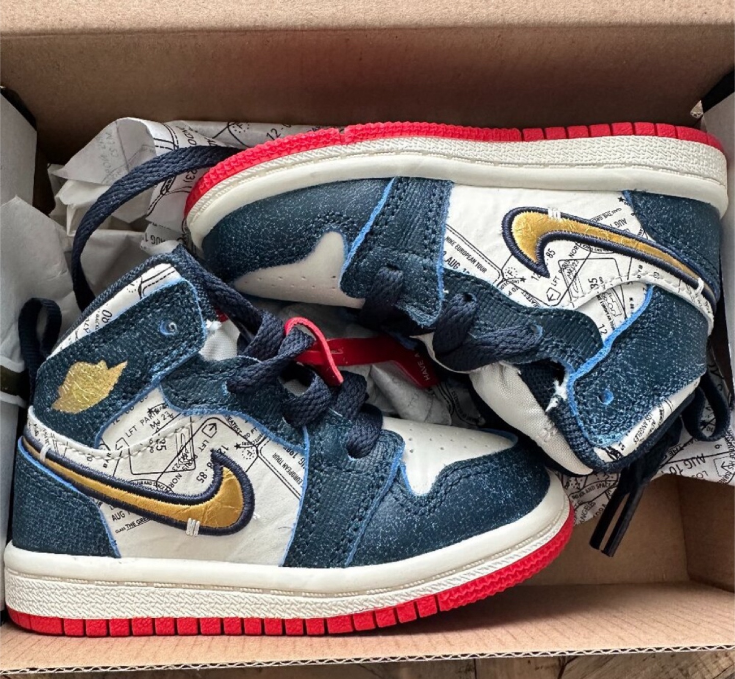 Jordan 1 Mid SE (TD) Size 5c - Armory Navy/Metallic Gold