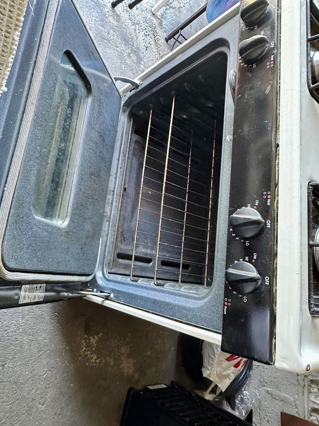 Hotpoint Gas Range - photo 5