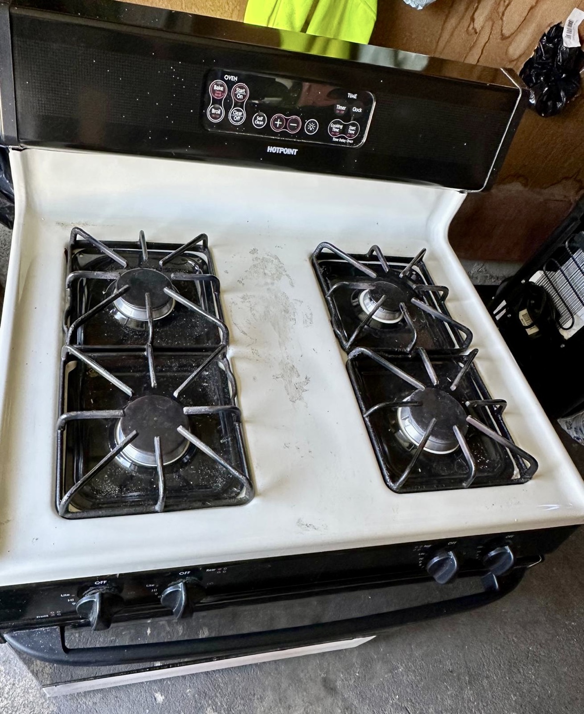 Hotpoint Gas Range - photo 3