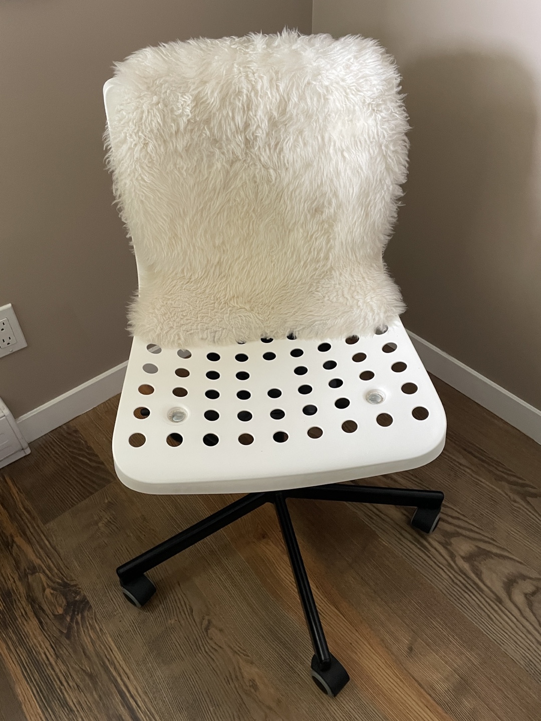 White IKEA Office Chair with Sheepskin - photo 2