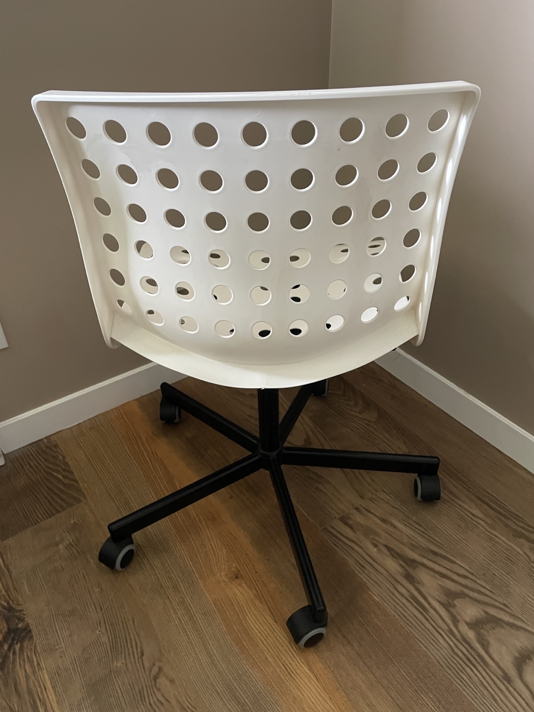 White IKEA Office Chair with Sheepskin - photo 5