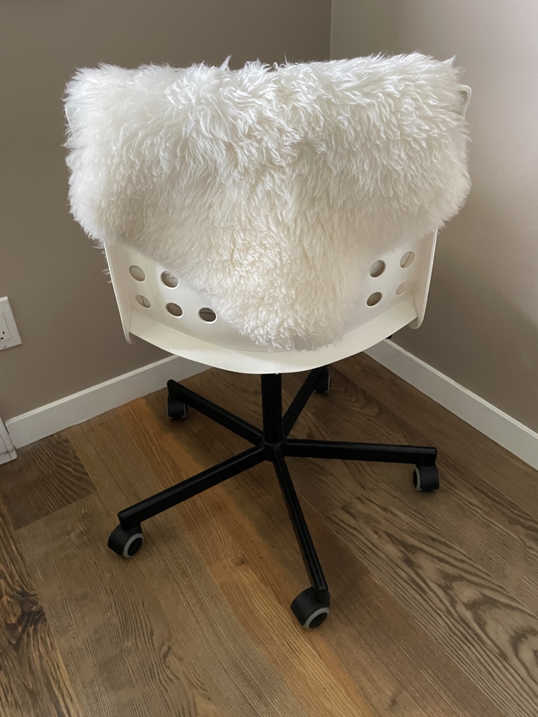 White IKEA Office Chair with Sheepskin - photo 3