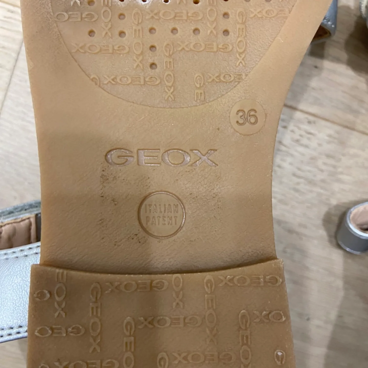 Size 4/36 girls silver Geox sandals image indicator(4)