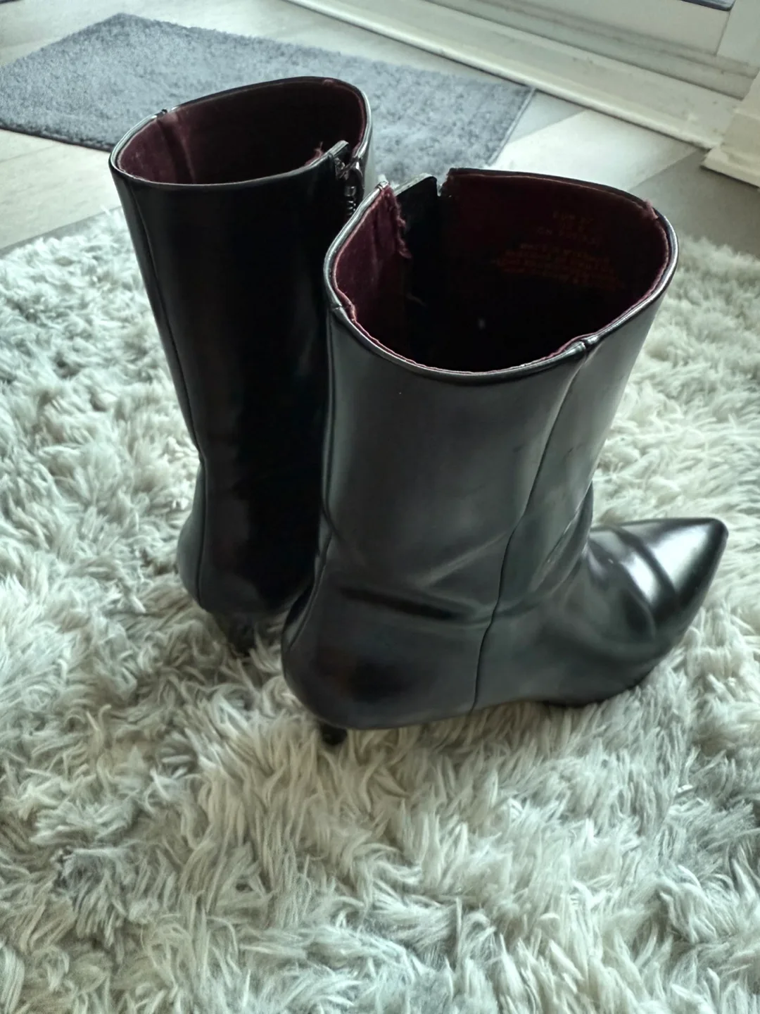 Black Leather Pointed-Toe Ankle Boots image indicator(2)