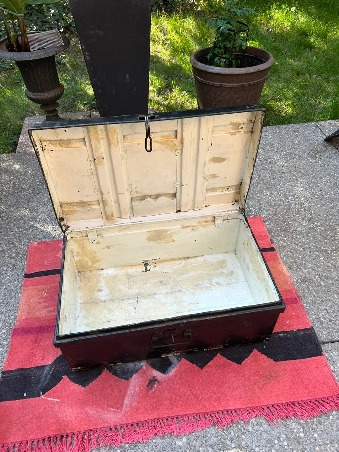 Vintage Metal Trunk - J. W. Rodrigues image indicator(6)