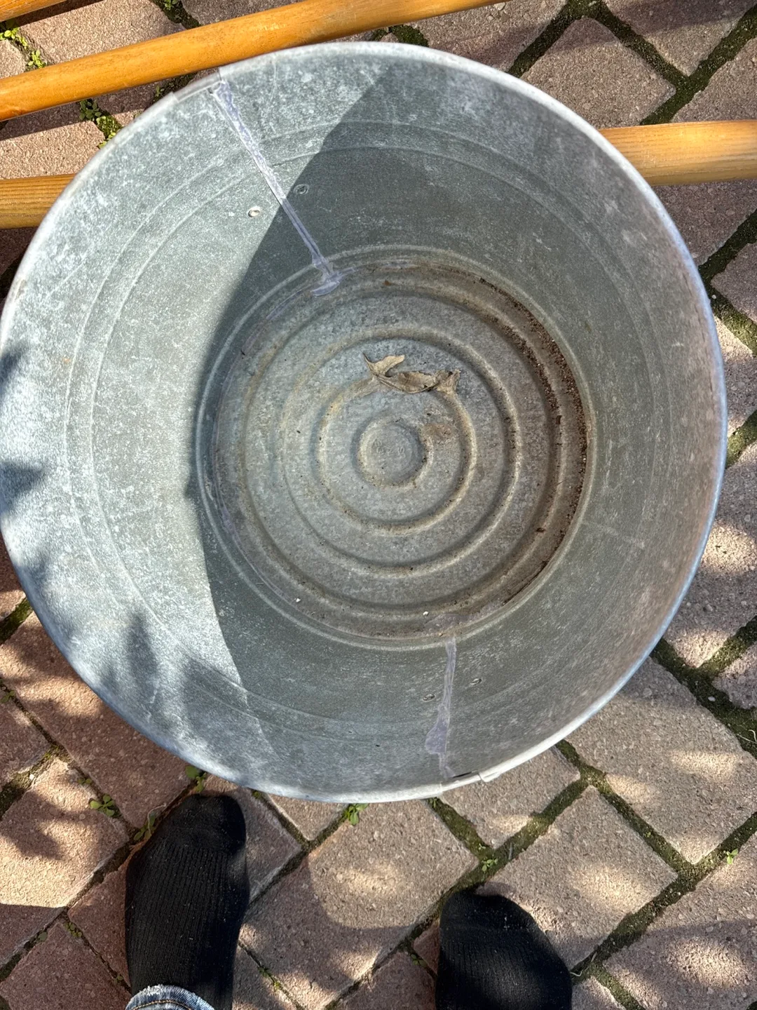 #moving Gardening Set: Metal Container, Shovel, and Rake image indicator(2)