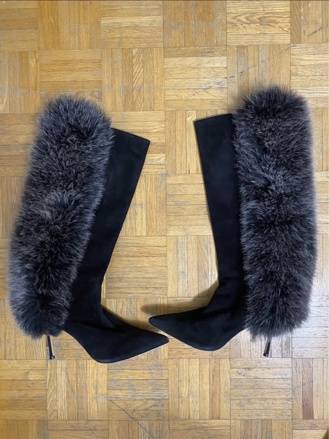 Black suede knee-high boots with grey fur trim - photo 2