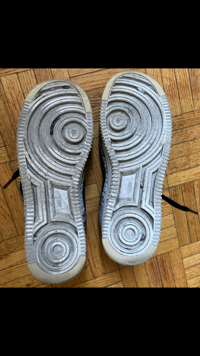 Nike Air Force 1 Flyknit Sneakers Size 6.5 Y/Women’s 8-8.5 👟🩶🖤🤍 image indicator(9)