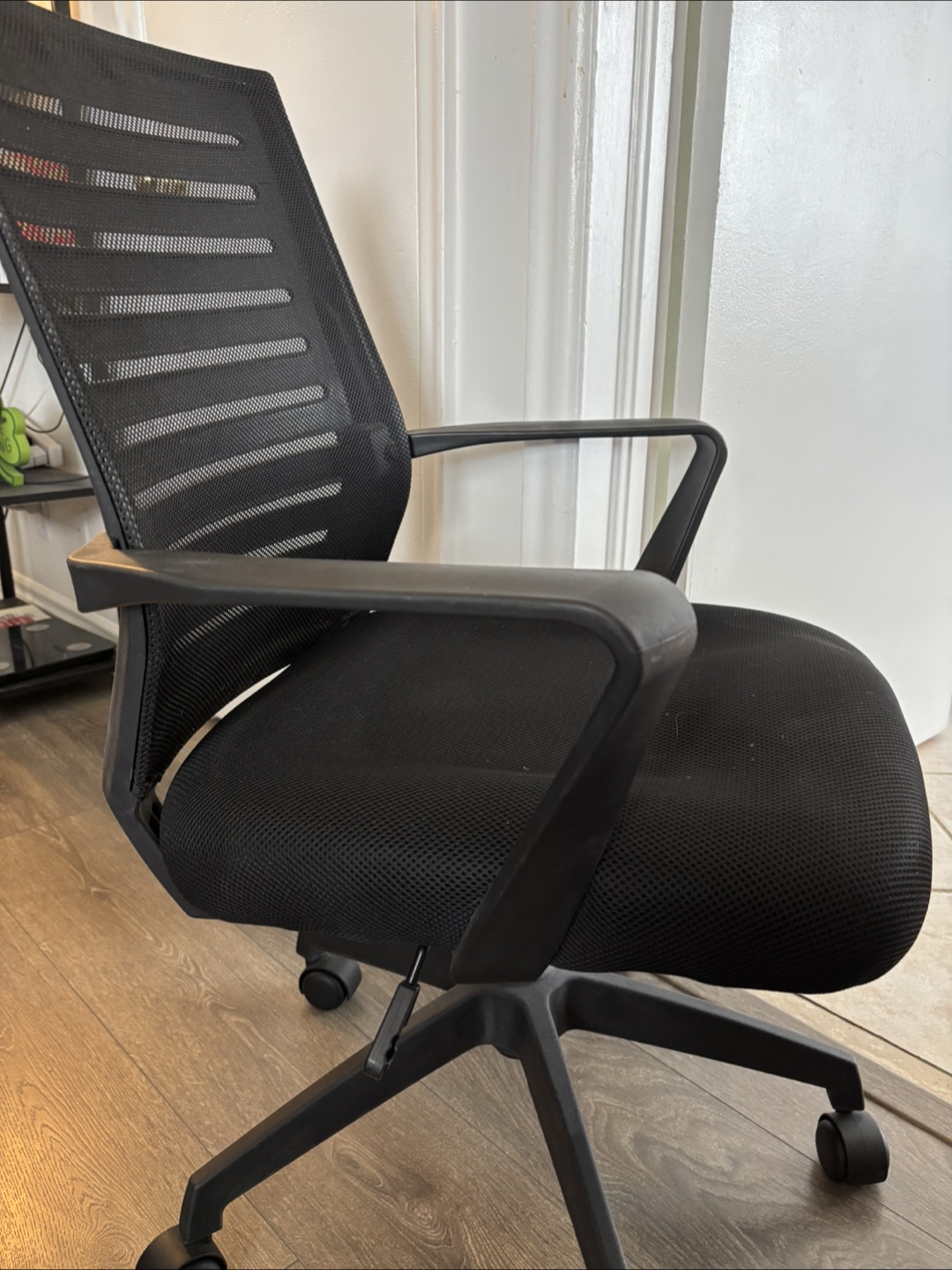 Black Mesh Office Chair with Adjustable Height - photo 2