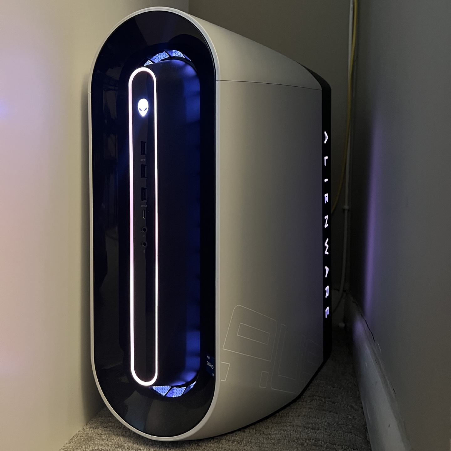 Alienware Aurora R12 Gaming PC in Lunar Light (white) - photo 2