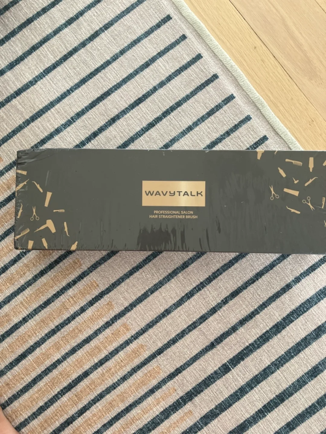 WavyTalk Hair Straightener Brush - New in Box thumbnail