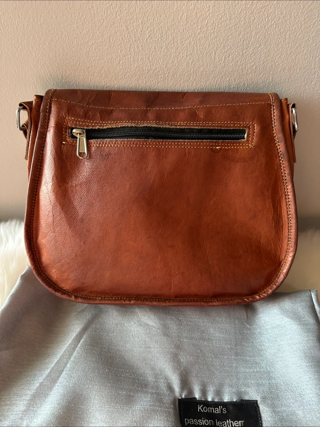 Classic Leather Saddle Bag / Purse image indicator(2)