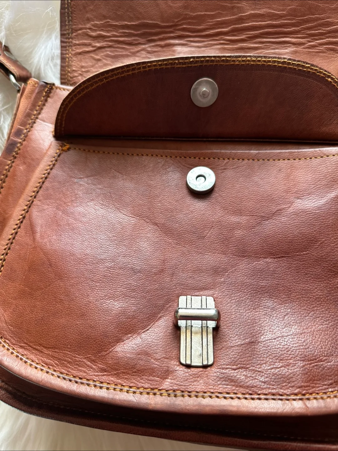 Classic Leather Saddle Bag / Purse image indicator(4)