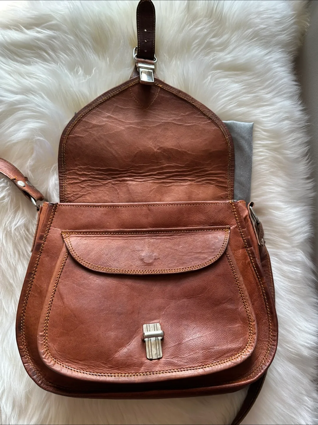 Classic Leather Saddle Bag / Purse image indicator(3)