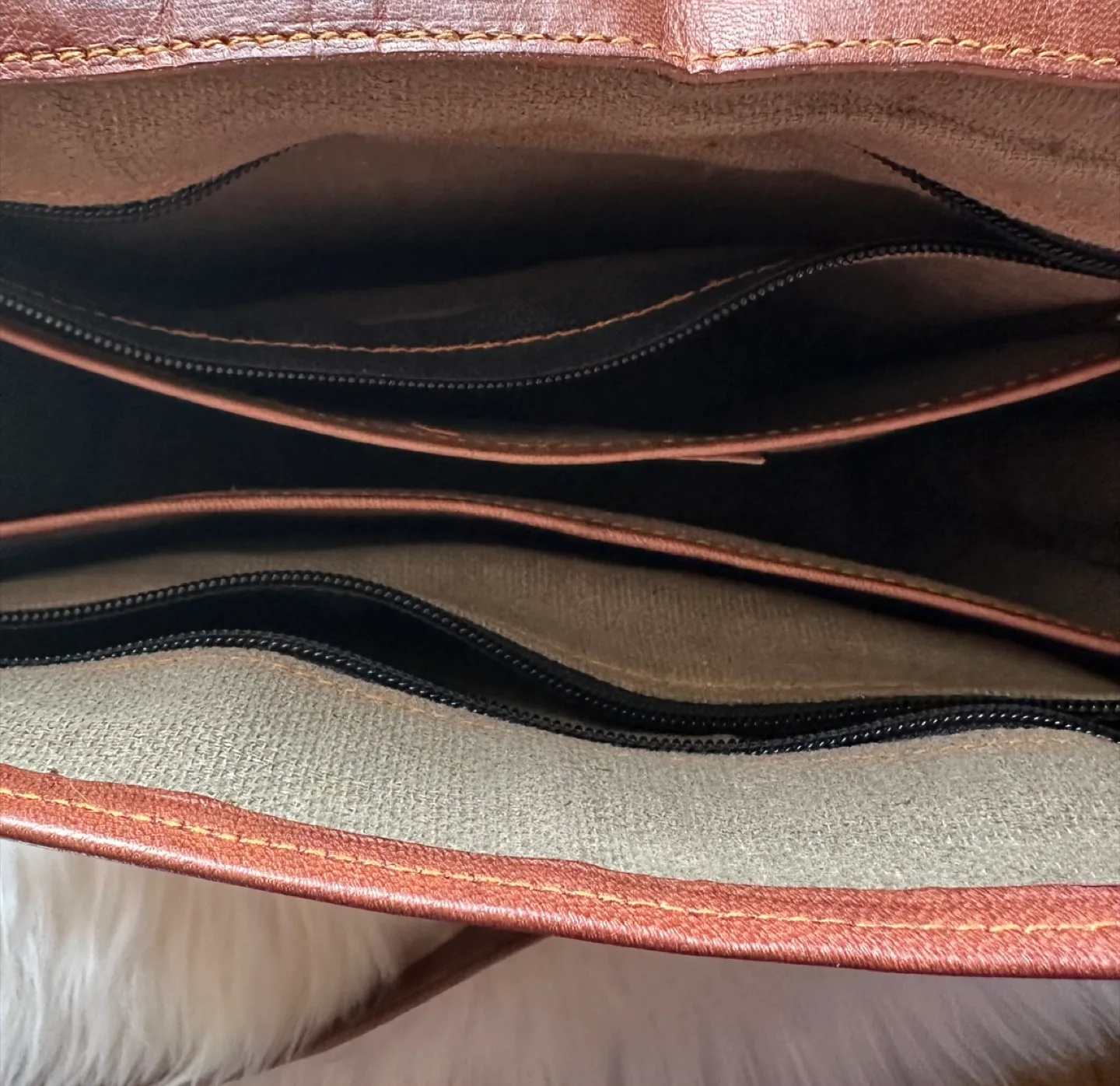 Classic Leather Saddle Bag / Purse image indicator(6)