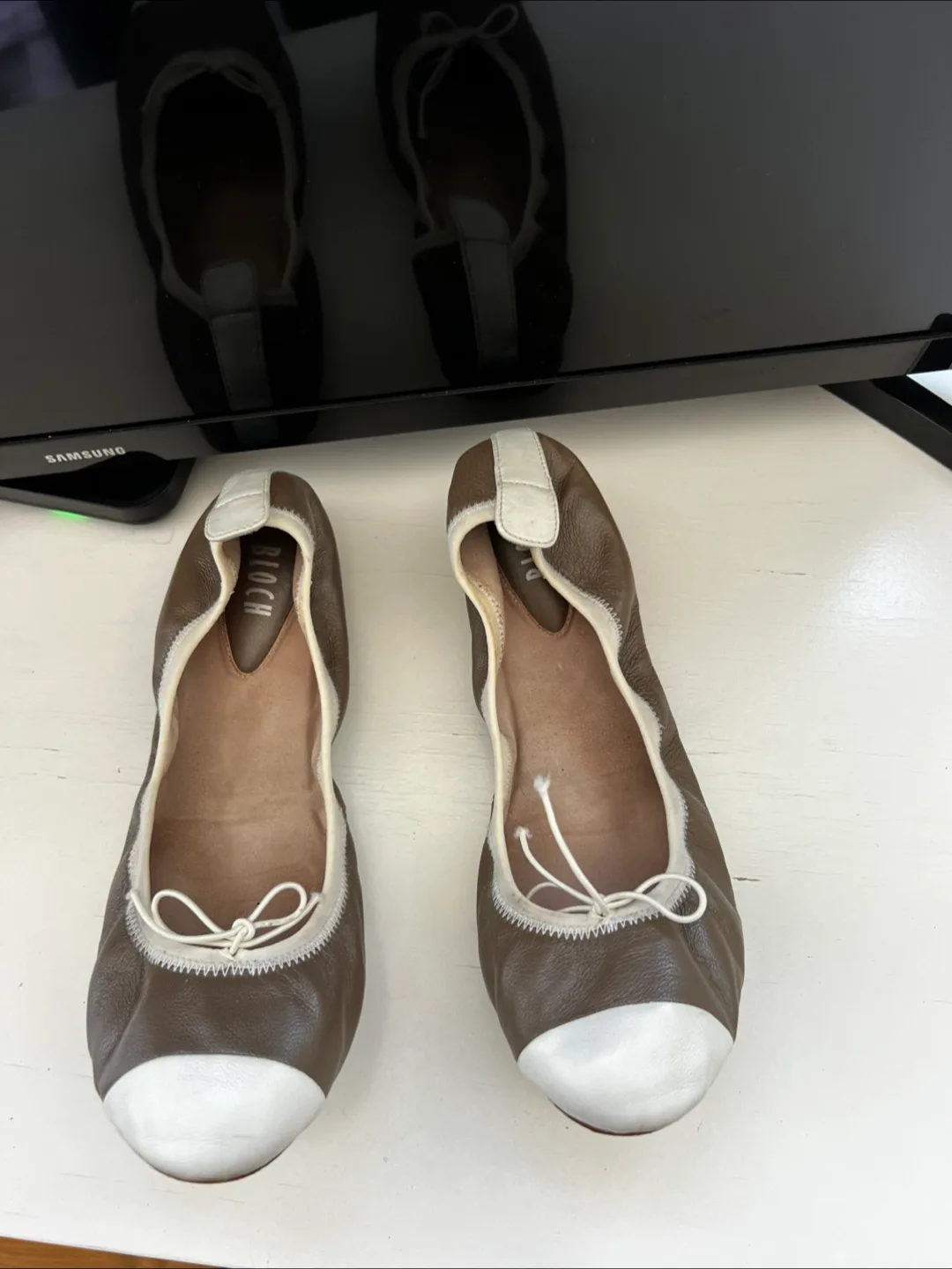 Bloch Women's Leather Ballet Flats Size 7.5 thumbnail