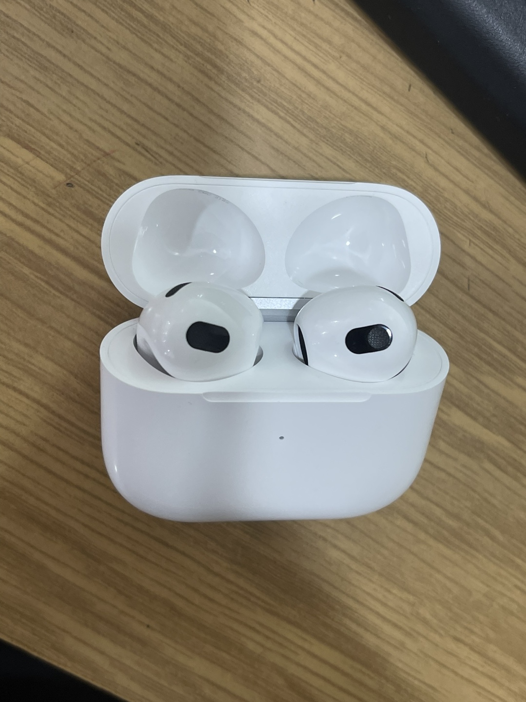 Apple AirPods (3rd Generation) - photo 2