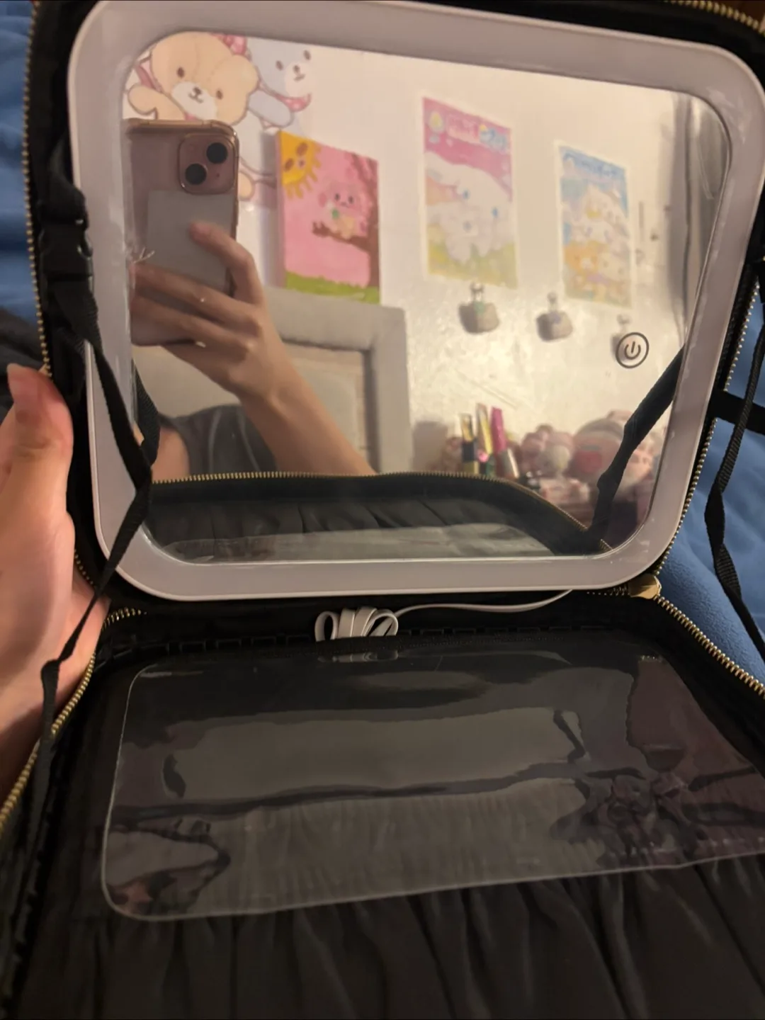 LED Lighted Travel Makeup Case image indicator(2)