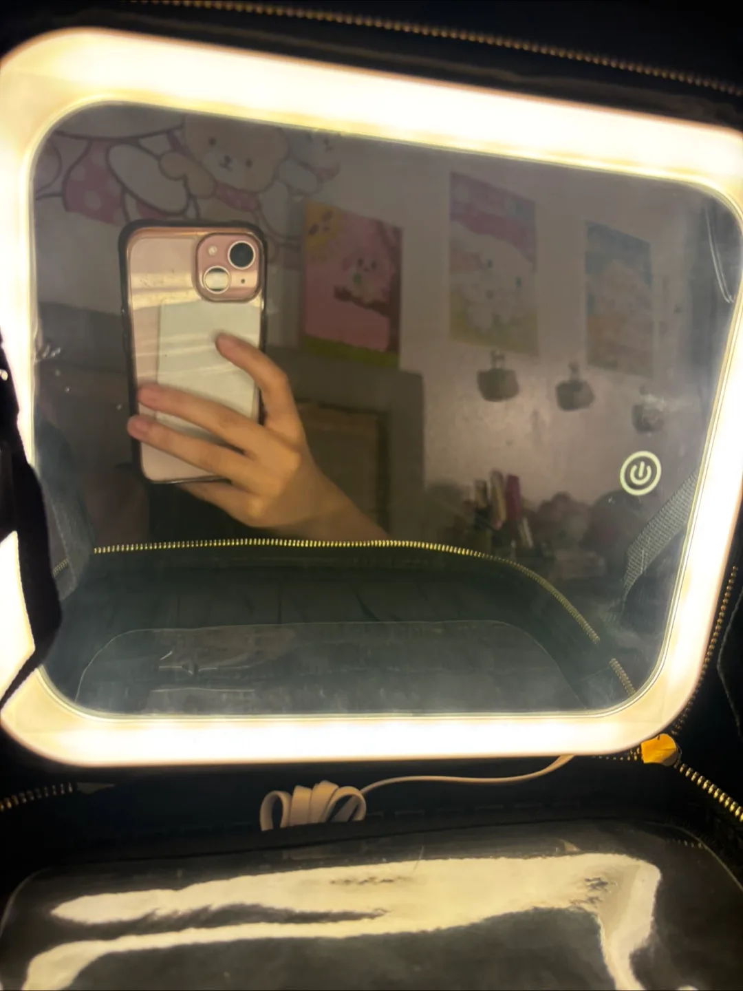 LED Lighted Travel Makeup Case image indicator(4)