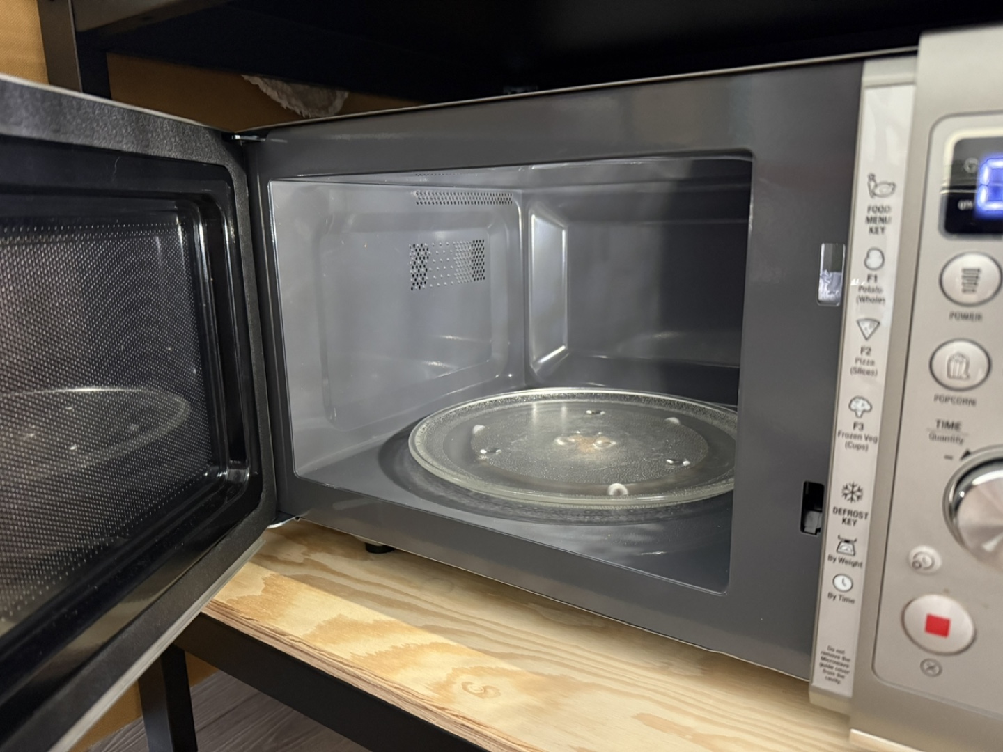 Breville Compact Wave Microwave - Like New - photo 3
