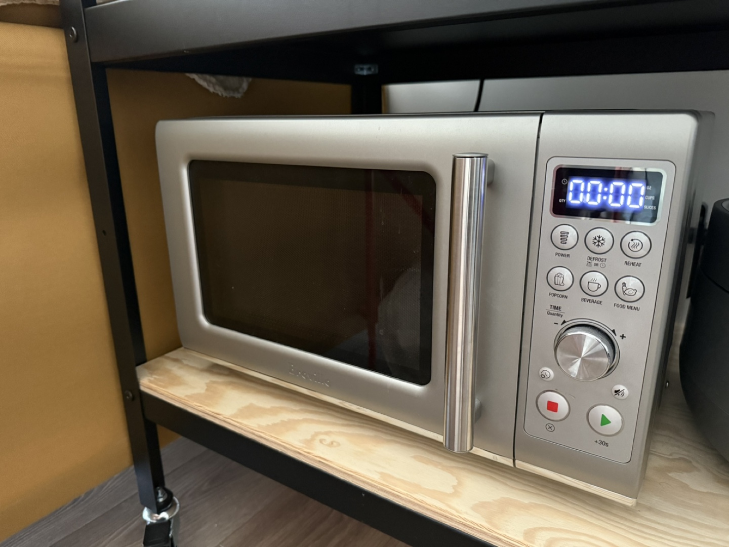 Breville Compact Wave Microwave - Like New - photo 2