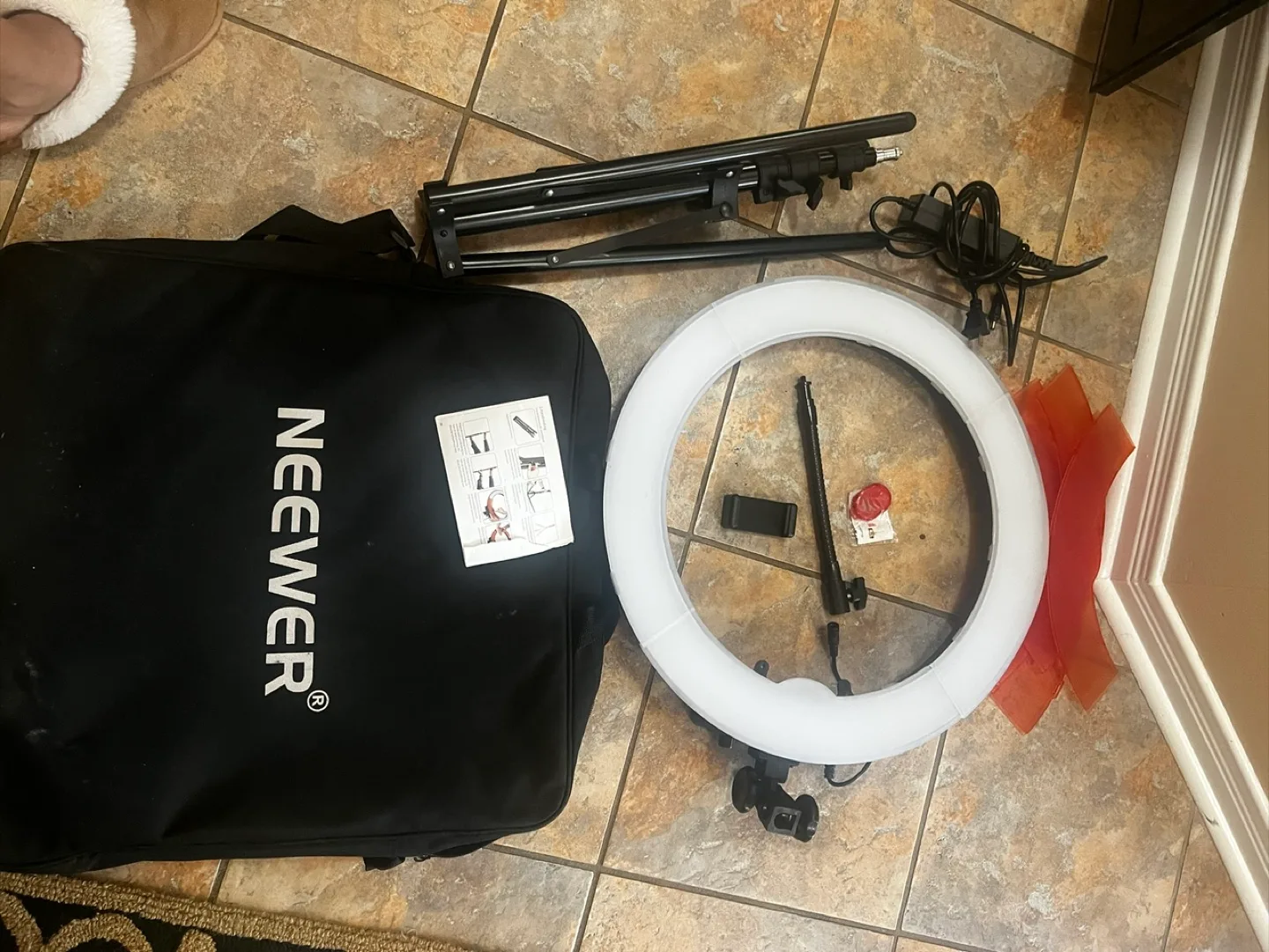 Neewer LED Ring Light Kit with Tripod Stand thumbnail