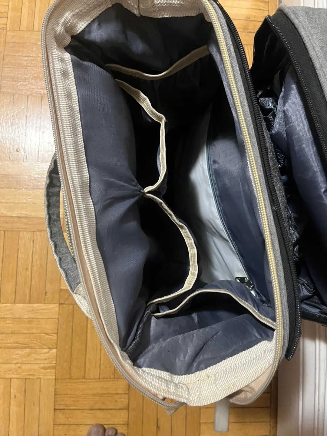 Grey Diaper Backpack with Multiple Pockets image indicator(3)