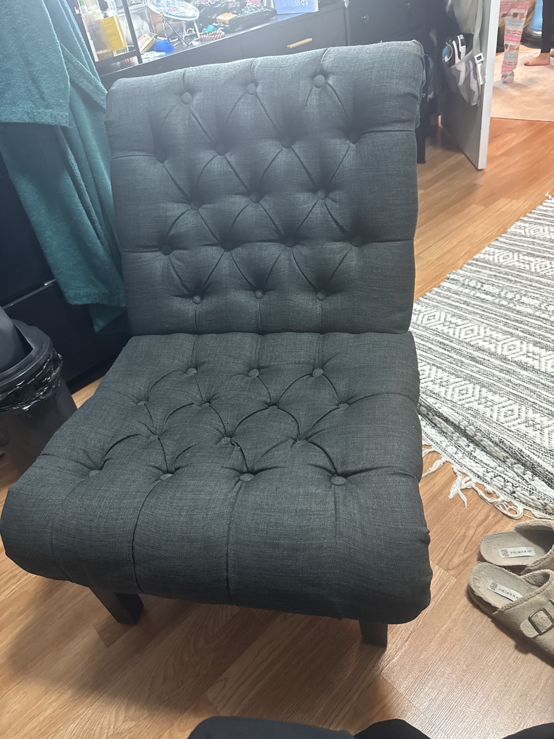 Dark Gray Button Tufted Accent Chair - photo 4