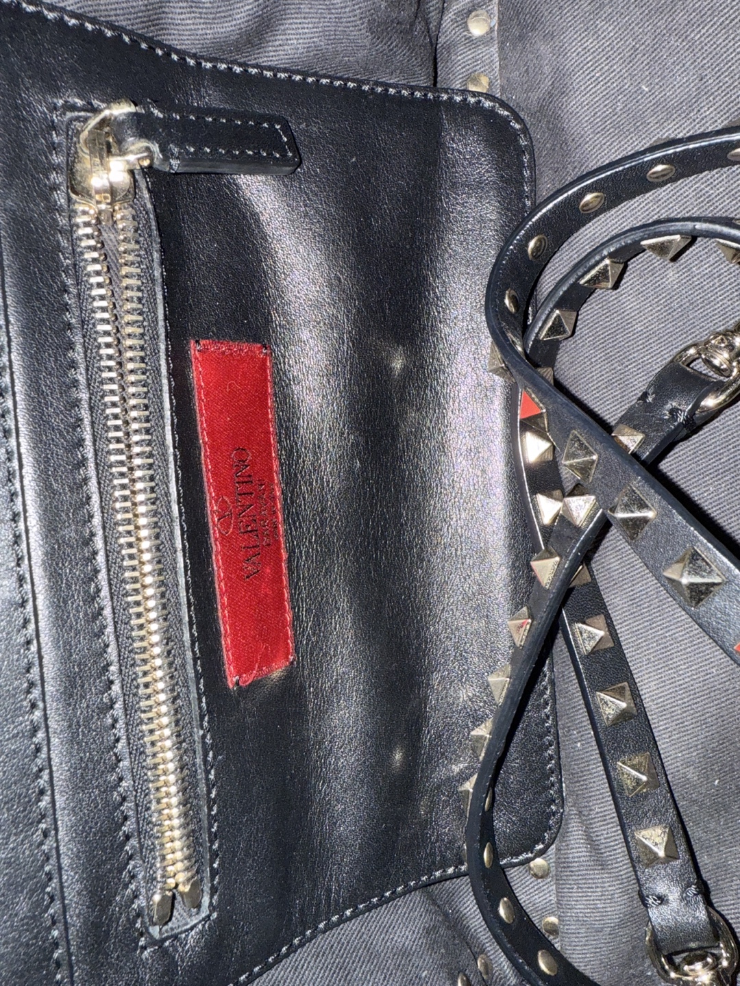 Authentic Valentino Garavani Black Leather Studded Tote Bag - photo 5