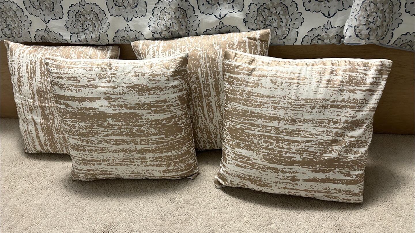 Set of four decorative throw pillows