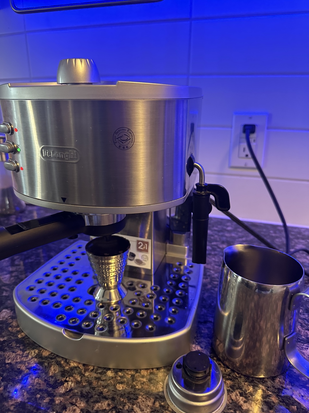 DeLonghi Espresso Machine, Milk Frother Steam Wand - photo 2