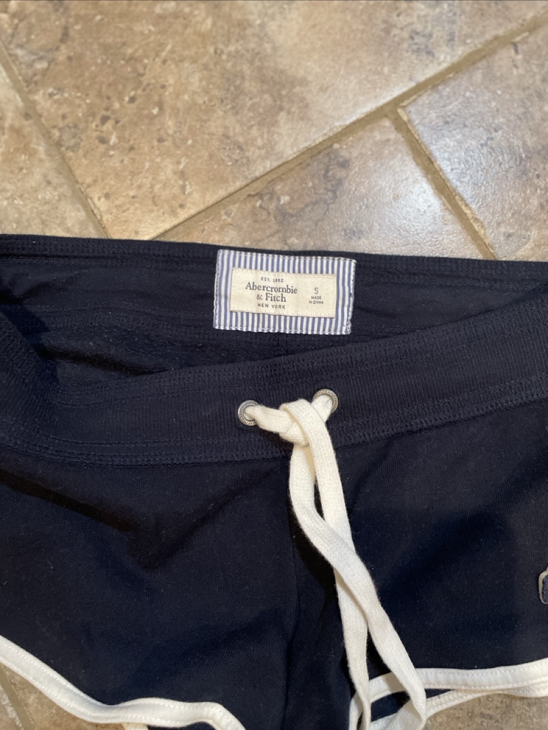 Abercrombie & Fitch women's navy blue shorts - photo 3