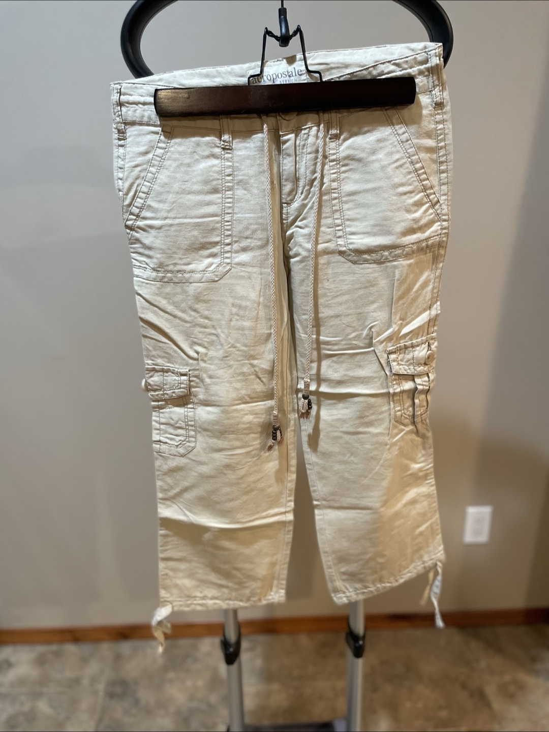 Aéropostale Women's 3/4 Cargo Pants